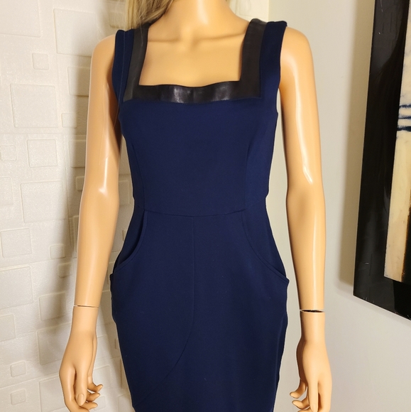 Alice + Olivia Dresses & Skirts - Alice and Olivia Navy Sheath Dress M